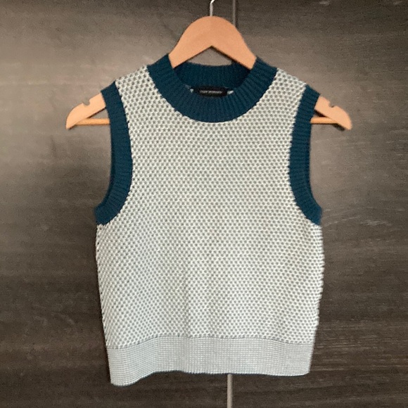 Like New Club Monaco Sm Knit Vest in Spruce Green & Off White - Picture 2 of 8